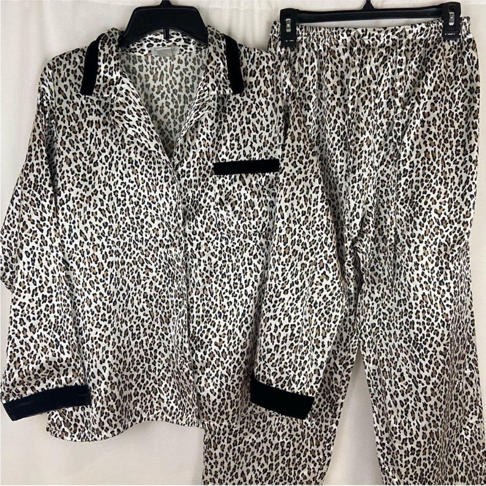 Evandale Intimates Leopard Print Satiny with Velvet Trim Pajama Set Size XL